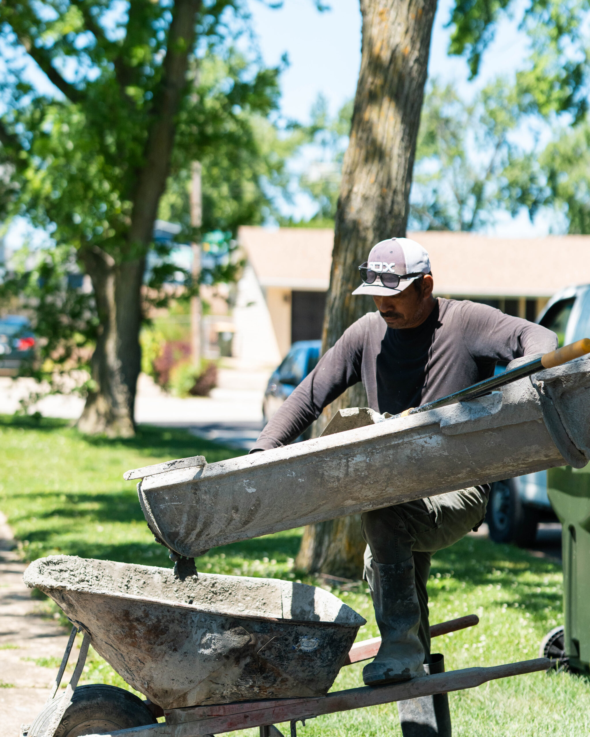 fortis crew pouring a residential driveway in Batavia.